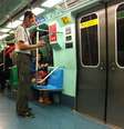 <p>Eduardo Jorge, ex-candidato à presidência pelo PV, em vagão de metrô na capital</p>  Foto: Terra
