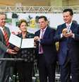 Dilma Rousseff durante cerimônia de assinatura de ordem de serviço de implantação do BRT Norte-Sul, em Goiânia  Foto: Presidência da República / Roberto Stuckert Filho