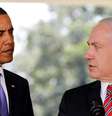 O presidente norte-americano, Barack Obama (esquerda), escuta o primeiro-ministro isralenese, Benjamin Netanyahu, durante declaração à imprensa na Casa Branca, em Washington, nos Estados Unidos. 01/09/2010  Foto: Jason Reed / Reuters