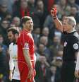 Gerrard nem tentou argumentar com a arbitragem  Foto: Carl Recine / Reuters