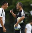 Ricardo Oliveira está valorizado pelo bom início de temporada no Santos  Foto: Ricardo Saibun / Divulgação Santos FC