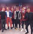 Lionel Messi, Adriano, Douglas, Daniel Alves, Neymar e Rafinha em foto no vestiário do Barcelona  Foto: Instagram / Reprodução