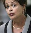 La presidenta Dilma Rousseff en una rueda de prensa en el palacio Planalto en Brasilia, mar 16 2015. La popularidad de la presidenta Dilma Rousseff sigue desplomándose, de acuerdo a un nuevo sondeo publicado el lunes que mostró que el 64,8 por ciento de los brasileños califica negativamente a su Gobierno, mientras que solamente el 10,8 por ciento ve su desempeño como positivo.  Foto: Ueslei Marcelino (BRAZIL - Tags: POLITICS) / Reuters