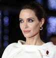 <p>Atriz já teve dois casos do câncer na família e decidiu eliminar os riscos da doença</p>  Foto: Paul Hackett / Reuters