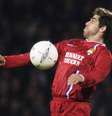 Juninho Pernambucano fez história com a camisa do Lyon  Foto: Christof Koepsel / Getty Images 