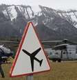 <p>Aviões franceses de resgate realizam buscas por A320, perto de Seyne-les-Alpes</p>  Foto: Jean-Paul Pelissier / Reuters