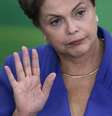 La presidenta de Brasil, Dilma Rousseff, en una ceremonia en el palacio de Gobierno en Brasilia, mar 23 2015. El Gobierno del presidente estadounidense Barack Obama invitó nuevamente a la mandataria brasileña, Dilma Rousseff, a una visita de Estado a Washington, un avance diplomático que para ambas partes sería una oportunidad para potenciar el comercio entre las dos mayores economías de América.  Foto: Ueslei Marcelino / Reuters