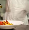 Eataly - Restaurante lançado em parceria entre a rede italiana Eataly e a MSC Cruzeiros a bordo do MSC Preziosa, o local possui um conceito de culinária moderna e minimalista. Nele são oferecidos 18 pratos, e ainda há uma loja para a venda de produtos como massas, vinagres e azeites.    Foto: MSC Cruzeiros/Divulgação