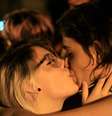 <p>Mulheres se beijam em ato contra a homofobia no Rio de Janeiro</p>  Foto: Ellan Lustosa / Futura Press