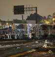 <p>Carreta foi destruída pelo fogo após se envolver em acidente na altura do km 227 da via Dutra, em Guarulhos</p>  Foto: Edison Temoteo / Futura Press