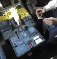 <p>Piloto na cabine de comando de avião da Germanwings</p>  Foto: Albert Gea / Reuters