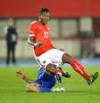 Alaba rompeu ligamento interno do joelho esquerdo atuando pela Áustria  Foto: Herbert_Neubauer / EFE