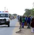 Ambulância segue em direção a universidade onde há agressores, em Garissa, no Quênia. 2/4/2015.  Foto: Noor Khamis / Reuters