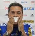 Luxemburgo termina entrevista com esparadrapo na boca  Foto: Gilvan de Souza / Flamengo / Divulgação