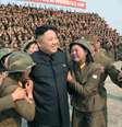 <p>Kim Jong-un é ovacionado por militares norte-coreanos</p>  Foto: IB Times / Reprodução