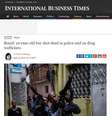 <p>"Brasil: Menino de 10 anos de idade morto a tiros em operação policial contra traficantes de drogas", escreveu o site International Business Times</p>  Foto: Reprodução