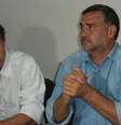 Pimenta (direita) e o presidente da Comissão de Direitos Humanos da Alerj, o deputado do Psol, Marcelo Freixo (esquerda), querem realizar audiências públicas para saber o que a população realmente quer na região  Foto: Marcus Vinicius Pinto / Terra