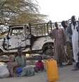 Moradores fugindo do vilarejo de Ngouboua após ataque de militantes do Boko Haram.  14/02/2015  Foto: Madjiasra Nako / Reuters