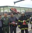 Bombeiros receberam o presente de comandantes e do prefeito de Santos  Foto: Facebook