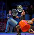 <p>Nas mãos do pessoal do Stomp, dá para tirar som de quase tudo. Para virar música, é só adicionar uma coreografia</p>  Foto: Steve McNicholas  / Divulgação