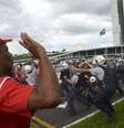 <p>Manifestantes em confronto com a polícia durante protesto do lado de fora do Congresso</p>  Foto: Wilson Dias / Reuters
