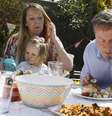 <p>Cameron é motivo de piada por comer cachorro-quente com garfo e faca</p>  Foto: Twitter