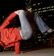 <p>Vinda de Los Angeles, a dança urbana da B-Girl Catfox (foto) marca presença nas ruas do bairro Iguatemi e no Teatro Vila Velha, em Salvador, e também na Praça Abrantes, em Camaçari</p><p> </p>  Foto: Michael Higgins  / Divulgação