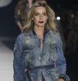 Mariana Weickert durante desfile pela TNG no último SPFW   Foto: Marcelo Pereira / Frame Photo