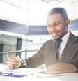 Mesmo com aumento maio, ganho dos negros ainda é inferior ao dos brancos de 2002  Foto: VGstockstudio / Shutterstock