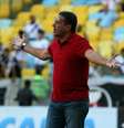 Vanderlei Luxemburgo voltou ao banco de reservas neste domingo  Foto: Gilvan de Souza / Flamengo / Divulgação