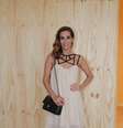 Tania Khalill escolheu um vestido branco para acompanhar as tendências apresentadas no SPFW  Foto: Marcelo Brammer e Raphael Castello  / AgNews