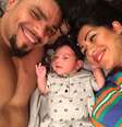 <p>Os pais Naldo e Ellen Cardoso estão babando na caçula Maria Victoria</p>  Foto: Instagram/ @naldobenny / Reprodução