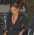 Jennifer Lopez e Casper Smart saíram para jantar juntos no domingo (12)  Foto: The Grosby Group