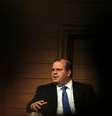 <p>Presidente do Banco Central, Alexandre Tombini, durante encontro em São Paulo, em foto de arquivo</p>  Foto: Paulo Whitaker / Reuters
