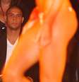 <p>Ronaldo observa Daniella Cicarelli em desfile realizado em 2004, no Parque Ibirapuera</p>  Foto: Reinaldo Marques / Futura Press