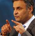 Aécio foi almejado por grupos como Movimento Brasil Livre e Revoltados Online, que defenderam que o senador teria “arregrado” e que “não tem culhões”  Foto: Paulo Whitaker / Reuters