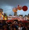 Manifestantes de centrais sindicais e de movimentos sociais iniciaram no início da noite uma caminhada pela Avenida Paulista em direção à Rua da Consolação   Foto: Wagner Machado / Terra
