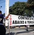 <p>Estudantes e trabalhadores da USP fecharam ruas no Butantã em protesto contra a PL 4330</p>  Foto: Alex Falcão / Futura Press