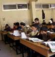 Crianças durante aula em escola síria de Jarmaq , no campo de Yarmouk. 14/04/2015.  Foto: Moayad Zaghmout / Reuters