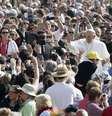 Papa Francisco durante audiência na Praça de São Pedro, no Vaticano. 15/04/2015  Foto: Alessandro Bianchi / Reuters