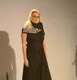 <p>Flavia Shayoun, a "Condessa", mostra peça de coleção de Fause Haten</p>  Foto: Leo Franco / AgNews