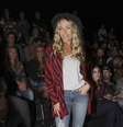 <p>"Venho aplaudir a família", disse Galisteu em desfile da Iódice</p>  Foto: Marcelo Brammer / AgNews