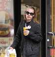 Macaulay Culkin é visto deixando restaurante de fast food nos EUA  Foto: Grosby