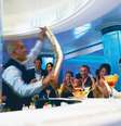 Martini Bar & Crush - Um clássico dos drinques é o destaque deste bar dos cruzeiros da Celebrity Cruises. O Martini Bar & Crush tem um menu vasto com martinis clássicos e novidades, preparados por bartenders da companhia. Entre os destaques está o 20-Year Martini, que foi criado nos 1920 anos da empresa  Foto: Celebrity Cruises/Divulgação