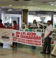Protesto no aeroporto de Brasília  Foto: Charles Sholl / Futura Press