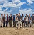 Programa comandado por Bear Grylls testa capacidade de sobrevivência de homens e mulheres confinados em ilhas desertas  Foto: @TheIsland / Twitter / Reprodução