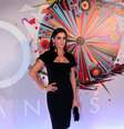 Sabe aquele pretinho básico com algo a mais? É esse modelo usado por Deborah Secco com o decote geométrico que tira qualquer monotonia do look. Para copiar  Foto: Marcello Sá Barretto e Alex Palarea   / AgNews