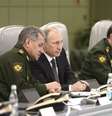  Ministro da Defesa ao lado do presidente russo, Vladmir Putin: promessa de armas modernas a Cuba  Foto: Alexei Nikolsky / Reuters
