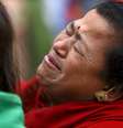 Familiares choram perdas após terremoto atingir o Nepal e matar mais de duas mil pessoas  Foto: Navesh Chitrakar / Reuters