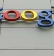 El logo de Google en su centro de ingeniería en Zúrich, abr 16 2015. Google Inc anunció el lanzamiento de un portal experimental que permite a las personas interesadas del rubro vender sus patentes a la compañía estadounidense.  Foto: Arnd Wiegmann / Reuters